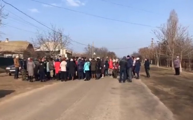 Жители Моголы вышли на митинг с требованием установить Жители Моголы вышли на митинг с требованием установить
