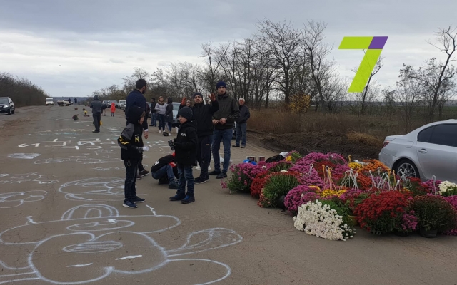 Цветы на дороге и протесты против ям Фото № 4 Цветы на дороге и протесты против ям Фото № 4