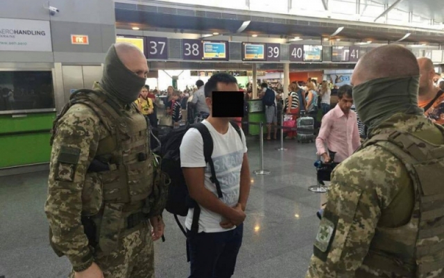 Международный канал: иностранец - студент одного из ВУЗов Одессы торговал «живым» товаром Фото № 0 Международный канал: иностранец - студент одного из ВУЗов Одессы торговал «живым» товаром Фото № 0