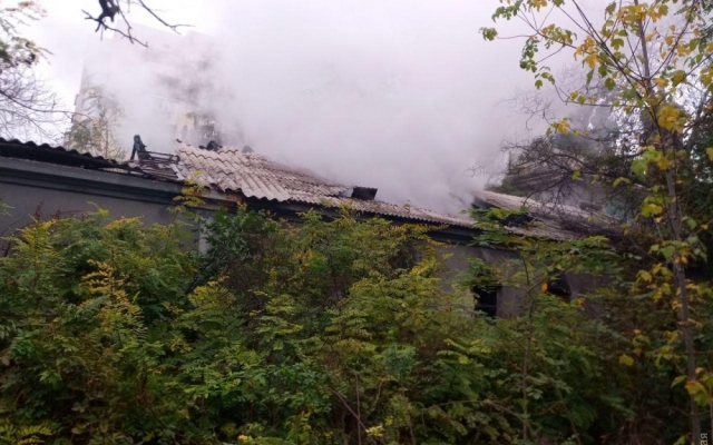 На Школьном аэродроме горела старая столовая (ФОТО, ВИДЕО) Фото № 0 На Школьном аэродроме горела старая столовая (ФОТО, ВИДЕО) Фото № 0