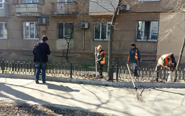 В парках и скверах Одессы прошли субботники (ФОТО) Фото № 4 В парках и скверах Одессы прошли субботники (ФОТО) Фото № 4