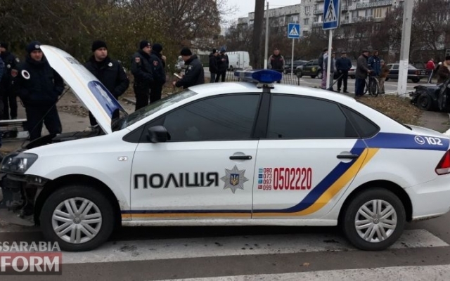 В Измаиле легковушка протаранила автомобиль полиции охраны (ФОТО) Фото № 1 В Измаиле легковушка протаранила автомобиль полиции охраны (ФОТО) Фото № 1