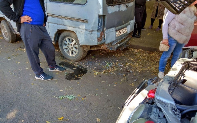 На Молдаванке автоледи на Mercedes собрала На Молдаванке автоледи на Mercedes собрала