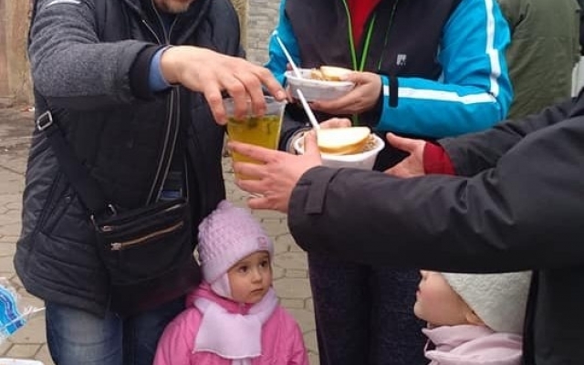 Для бездомных Одессы накрыли праздничный стол (ФОТО) Фото № 1 Для бездомных Одессы накрыли праздничный стол (ФОТО) Фото № 1