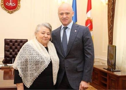 Послушать годовой отчет мэра Одессы пришла его мать Фото № 0 Послушать годовой отчет мэра Одессы пришла его мать Фото № 0