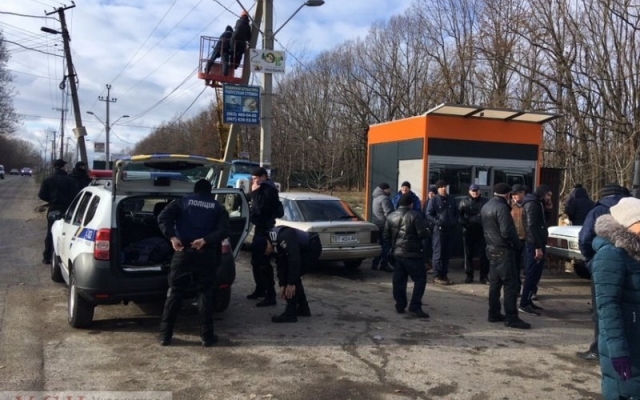 В парке 411-й батареи проходит акция протеста (ФОТО) Фото № 0 В парке 411-й батареи проходит акция протеста (ФОТО) Фото № 0