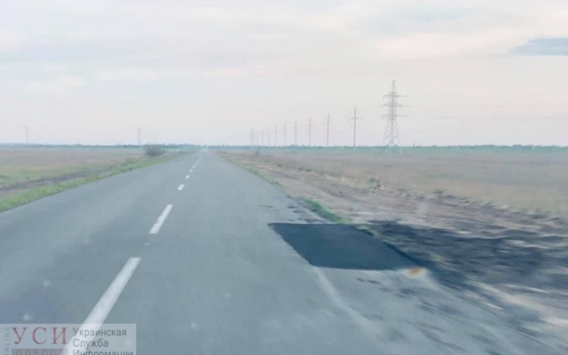 Участок отремонтированной трассы в Килийском районе уже приходиться латать Фото № 1 Участок отремонтированной трассы в Килийском районе уже приходиться латать Фото № 1