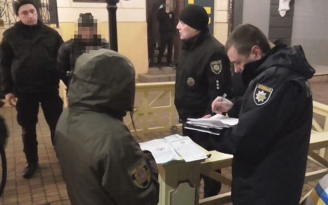 В центре Одессы мужчина пытался ограбить ломбард Фото № 1 В центре Одессы мужчина пытался ограбить ломбард Фото № 1