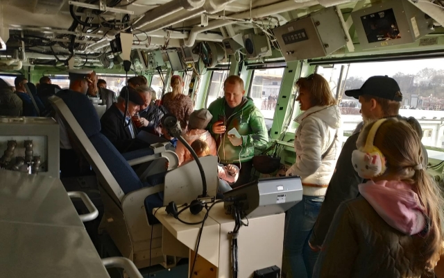 Одесситы ходили на экскурсии на военные корабли (ФОТО) Фото № 4 Одесситы ходили на экскурсии на военные корабли (ФОТО) Фото № 4