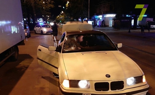 В центре Одессы пешеход попал под колёса автомобиля (ФОТО) Фото № 0 В центре Одессы пешеход попал под колёса автомобиля (ФОТО) Фото № 0