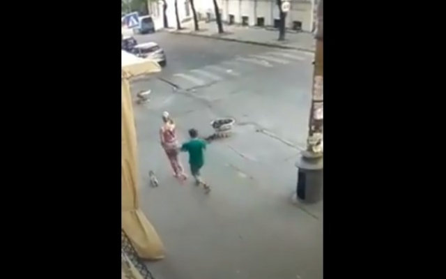 Одесситка поделилась видео нападения на неё (ВИДЕО) Фото № 0 Одесситка поделилась видео нападения на неё (ВИДЕО) Фото № 0