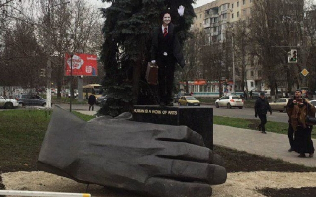 В Одессе поставили памятник... вам Фото № 0 В Одессе поставили памятник... вам Фото № 0