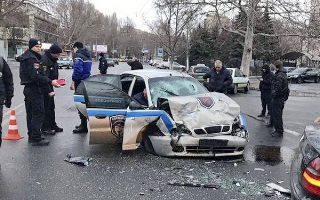 Три человека пострадали в результате аварии на Таирово Фото № 1 Три человека пострадали в результате аварии на Таирово Фото № 1