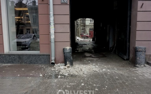 На одной из одесский улиц обломился кусок фасада (ФОТО) Фото № 2 На одной из одесский улиц обломился кусок фасада (ФОТО) Фото № 2
