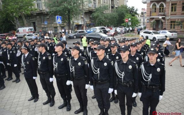Ряды одесской полиции пополнили 177 выпускников университета внутренних дел (ФОТО) Фото № 3 Ряды одесской полиции пополнили 177 выпускников университета внутренних дел (ФОТО) Фото № 3