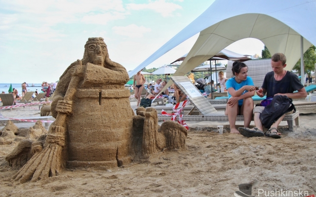Взрослые и дети лепили из песка: в Одессе прошёл Odessa Sand Fest Фото № 4 Взрослые и дети лепили из песка: в Одессе прошёл Odessa Sand Fest Фото № 4