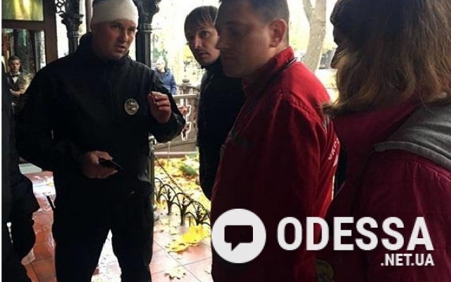 Во время стычек активисты бросили камень в голову руководителю Нацполиции, пострадали шесть правозащитников Фото № 1 Во время стычек активисты бросили камень в голову руководителю Нацполиции, пострадали шесть правозащитников Фото № 1