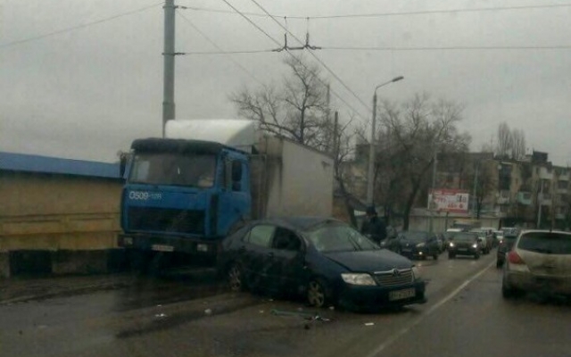 На Ивановском мосту произошло серьёзное ДТП Фото № 0 На Ивановском мосту произошло серьёзное ДТП Фото № 0