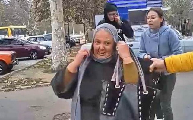 В сети распространяют видео с воровкой телефонов из Одессы Фото № 0 В сети распространяют видео с воровкой телефонов из Одессы Фото № 0