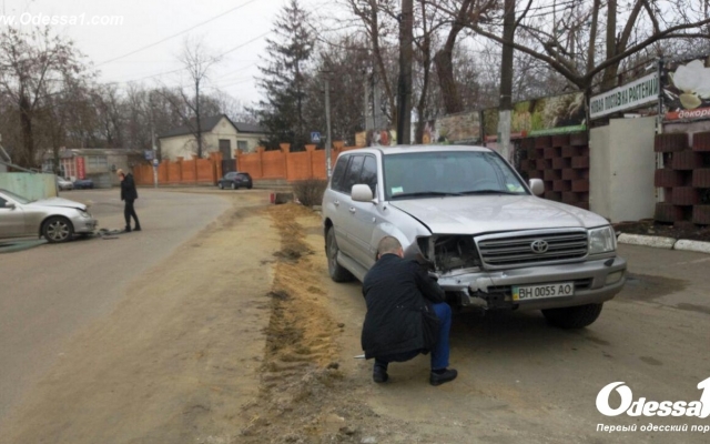 Авария: на Даче Ковалевского не разминулись два автомобиля Фото № 3 Авария: на Даче Ковалевского не разминулись два автомобиля Фото № 3