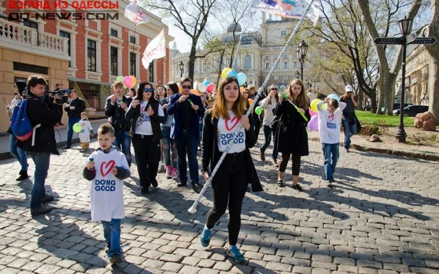 Одесситы прошли маршем по улицам города: пускали пузыри Фото № 4 Одесситы прошли маршем по улицам города: пускали пузыри Фото № 4