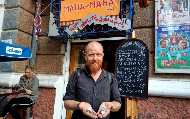 Одесситы собрали уже 347 кг пятикопеечных монет для новой скульптуры из металла Фото № 4 Одесситы собрали уже 347 кг пятикопеечных монет для новой скульптуры из металла Фото № 4