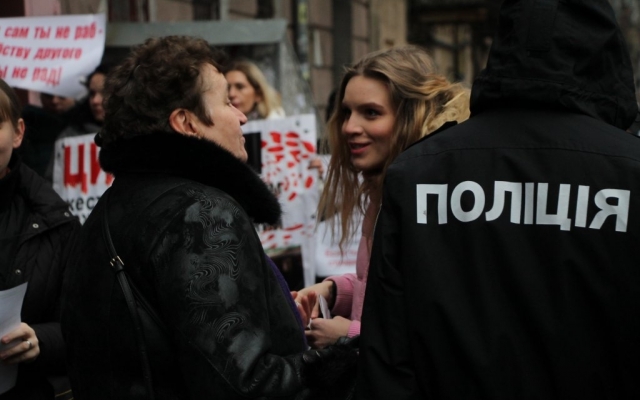 Зоозащитники вновь вышли под стены Одесского цирка (ФОТО) Фото № 1 Зоозащитники вновь вышли под стены Одесского цирка (ФОТО) Фото № 1