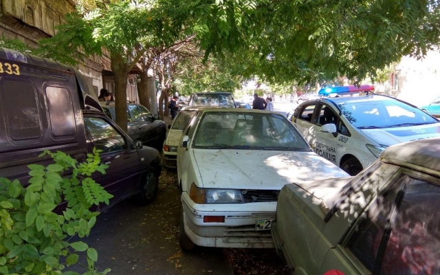 На Молдаванке автоледи на Mercedes собрала На Молдаванке автоледи на Mercedes собрала