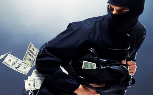 Грабитель отнял у прохожего почти $2000 Фото № 0 Грабитель отнял у прохожего почти $2000 Фото № 0