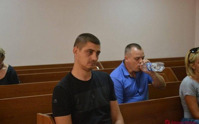 В Одессе суд отпустил домой киллера и похитителя людей (ФОТО) Фото № 3 В Одессе суд отпустил домой киллера и похитителя людей (ФОТО) Фото № 3