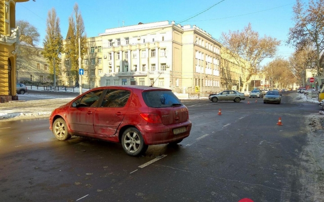 На Ришельевской две иномарки не поделили перекрёсток (ФОТО) Фото № 1 На Ришельевской две иномарки не поделили перекрёсток (ФОТО) Фото № 1