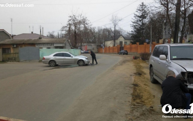Авария: на Даче Ковалевского не разминулись два автомобиля Фото № 2 Авария: на Даче Ковалевского не разминулись два автомобиля Фото № 2