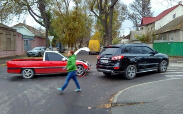 Сегодня в Измаиле произошло ДТП: столкнулись 2 автомобиля Фото № 0 Сегодня в Измаиле произошло ДТП: столкнулись 2 автомобиля Фото № 0