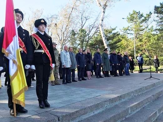 Возле Памятника Неизвестному матросу в торжественной обстановке завершилась Вахта Памяти 2017 года Фото № 8 Возле Памятника Неизвестному матросу в торжественной обстановке завершилась Вахта Памяти 2017 года Фото № 8