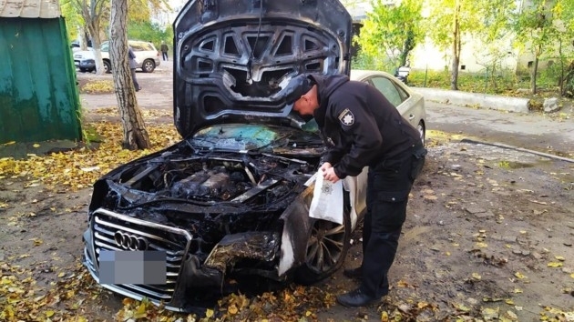 В Одессе подожгли автомобиль с человеком внутри Фото № 0 В Одессе подожгли автомобиль с человеком внутри Фото № 0