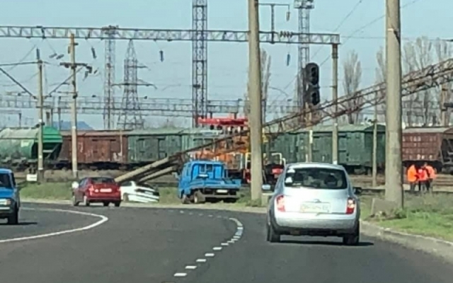 В Черноморске легковушка въехала в электроопору (ФОТО) Фото № 1 В Черноморске легковушка въехала в электроопору (ФОТО) Фото № 1