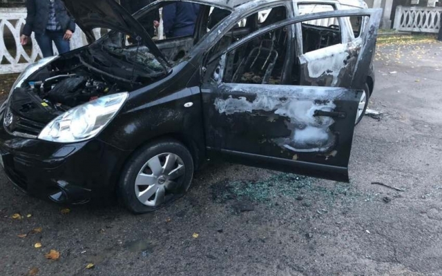 В Лиманском районе госрегистратору сожгли автомобиль (ФОТО) Фото № 1 В Лиманском районе госрегистратору сожгли автомобиль (ФОТО) Фото № 1