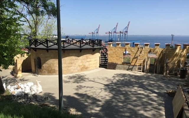 В Одессе проводят ремонт Сторожевой башни в парке Шевченко Фото № 1 В Одессе проводят ремонт Сторожевой башни в парке Шевченко Фото № 1