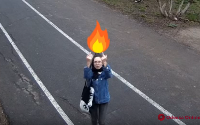 На Трассе здоровья прохожая неадекватно отреагировала на камеры видеонаблюдения (ВИДЕО) Фото № 0 На Трассе здоровья прохожая неадекватно отреагировала на камеры видеонаблюдения (ВИДЕО) Фото № 0