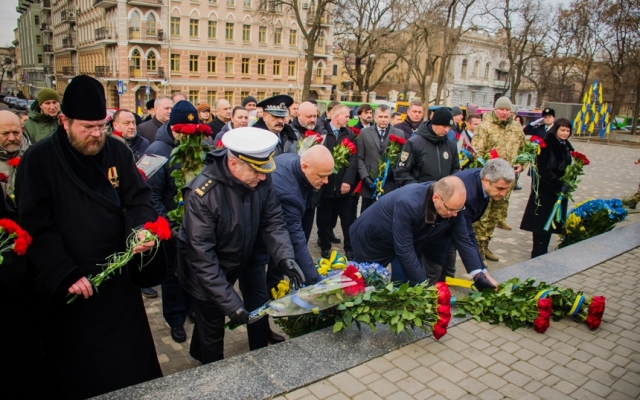 В Одессе возложили цветы в честь Дня Соборности Украины Фото № 5 В Одессе возложили цветы в честь Дня Соборности Украины Фото № 5