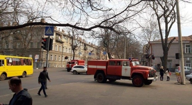 Неравнодушные одесситы предотвратили пожар в центре города (ФОТО) Фото № 3 Неравнодушные одесситы предотвратили пожар в центре города (ФОТО) Фото № 3