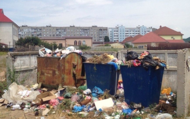 Власти Белгород-Днестровского забыли о том, что из города нужно вывозить мусор (фото) Фото № 0 Власти Белгород-Днестровского забыли о том, что из города нужно вывозить мусор (фото) Фото № 0