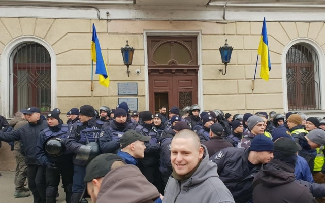 Под стенами ОНМедУ вновь прошла акция протеста (ФОТО) Фото № 4 Под стенами ОНМедУ вновь прошла акция протеста (ФОТО) Фото № 4