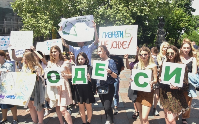 Школьники Одессы вышли на митинг ради экологии (ФОТО) Фото № 3 Школьники Одессы вышли на митинг ради экологии (ФОТО) Фото № 3