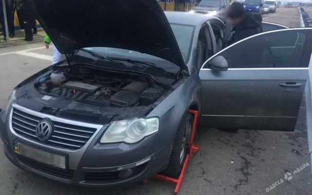 Угнанный в Одессе автомобиль пытались перегнать в Крым Фото № 0 Угнанный в Одессе автомобиль пытались перегнать в Крым Фото № 0