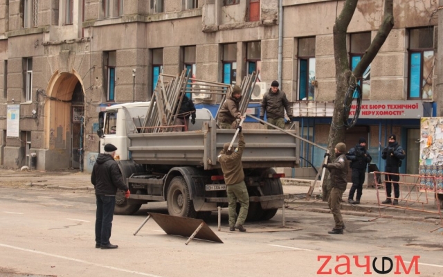 Вокруг колледжа на Троицкой сняли ограждение Фото № 0 Вокруг колледжа на Троицкой сняли ограждение Фото № 0