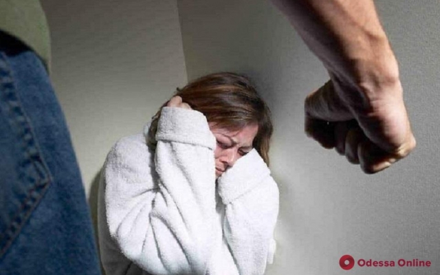 В Одесской области домашнему деспоту запретили приближаться к жене Фото № 0 В Одесской области домашнему деспоту запретили приближаться к жене Фото № 0