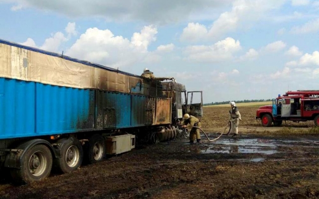 В Балтском районе горел грузовик, набитый зерном Фото № 0 В Балтском районе горел грузовик, набитый зерном Фото № 0