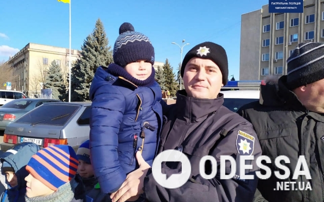Одесситы отпраздновали Рождество с патрульными Фото № 5 Одесситы отпраздновали Рождество с патрульными Фото № 5