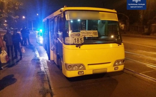 Пьяный одессит выбивал в маршрутке стёкла (ФОТО) Фото № 0 Пьяный одессит выбивал в маршрутке стёкла (ФОТО) Фото № 0